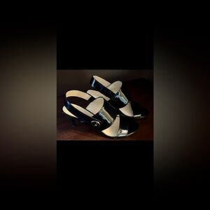 COACH PATENT BLACK STRAPPY
SIZE 5.5
EXCELLENT CONDITION WORN ONCE